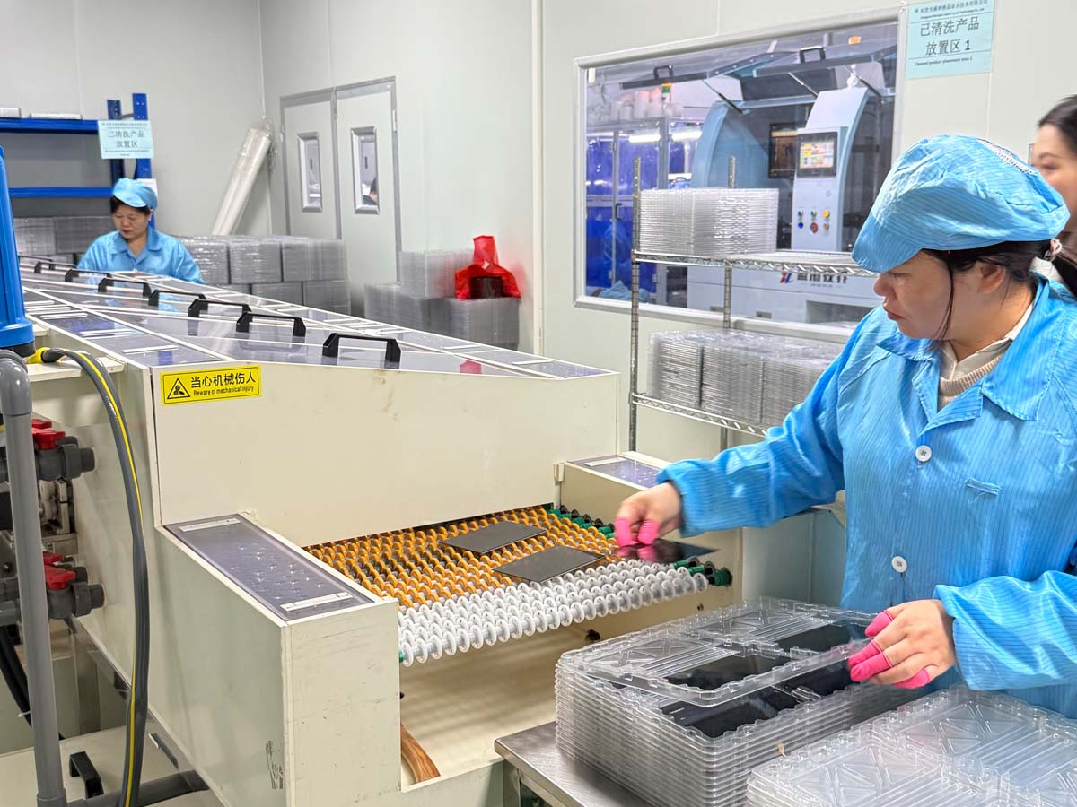 TFT LCD display production process step 2 – Glass Cleaning – Purity for Performance Featured Image